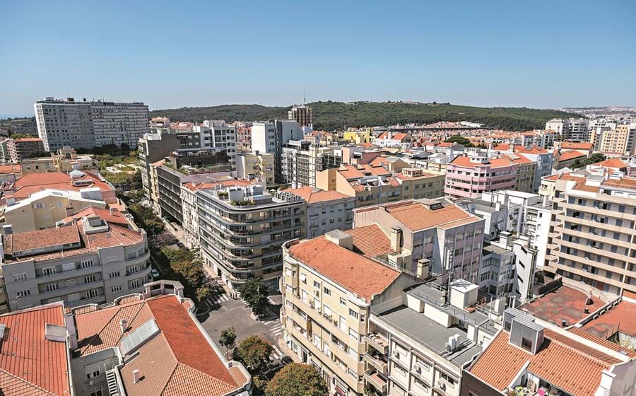 O preço médio de venda das casas em Portugal desceu 1,7% em julho face ao mês anterior, sendo o terceiro mês de queda face ao pico atingido em abril