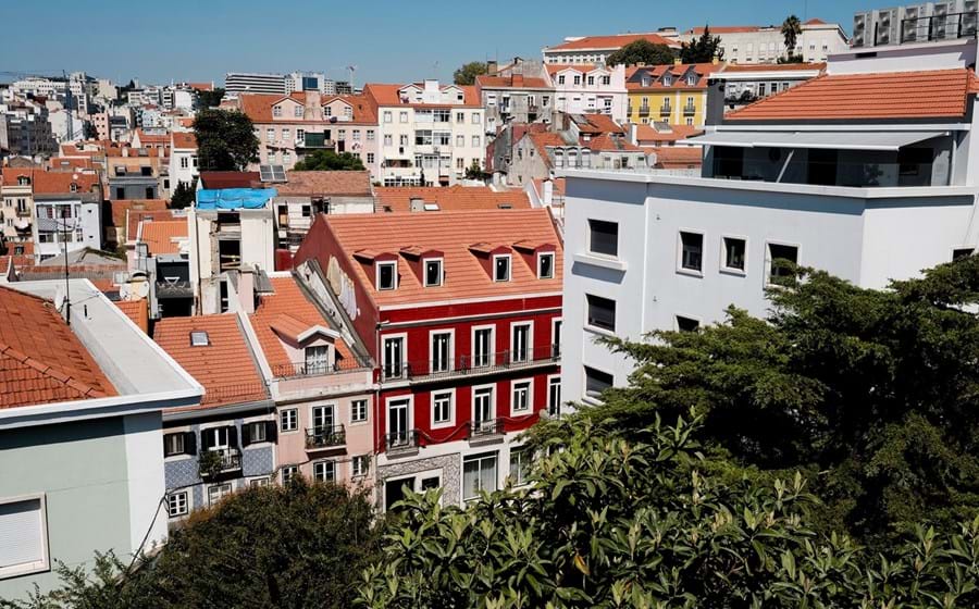 Quartos para arrendar disparam 77% e preços descem em Lisboa e Porto